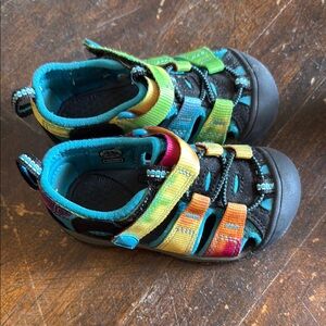 Keen Black and Blue Sporty Sandals with Closed-Toe Design